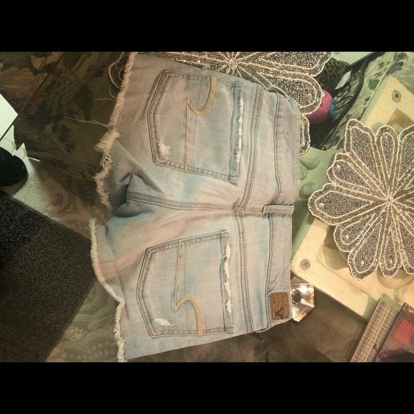 American Eagle Shorts Distressed Size 6 - Picture 2 of 4